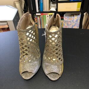 Christian Soriano Gold Sparkling Pumps With 4” Heels.  Size 8